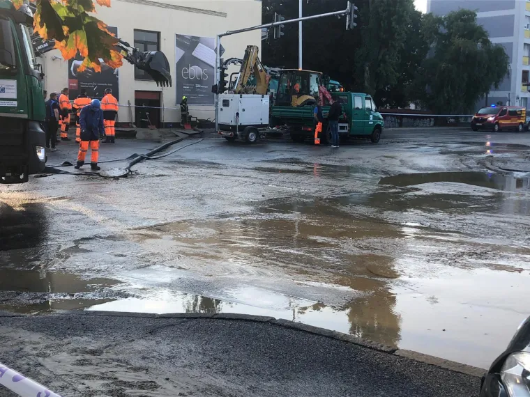 Opet kataklizma na Tre&scaron;njevci! Pukla vodovodna cijev na Selskoj, poplavljen i učenički dom