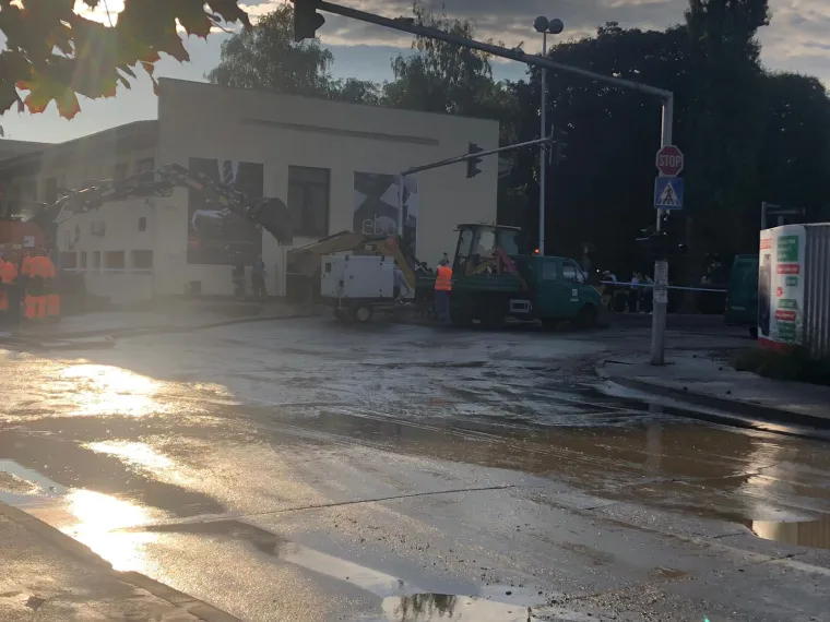 Opet kataklizma na Tre&scaron;njevci! Pukla vodovodna cijev na Selskoj, poplavljen i učenički dom