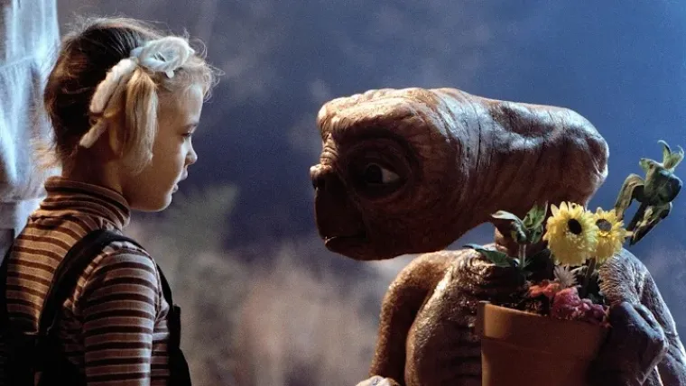 1. ET je umalo ubio industriju video igara (1983.): Igra &quot;ET&quot;, koju je u povodu premijere glasovitog filma, izdao Atari bila je toliko loša da je umalo uništila cijelu industriju. Njenoj nekvaliteti pripisuje se i velik pad prodaje ostalih igara te godine. Legenda kaže da je Atari iskopao ogromnu rupu usred nove meksičke pustinje kako bi zakopao neprodane i vraćene kopije igre. Godinu dana nakon izlaska &quot;ET-ja&quot;, kompanija je propala.