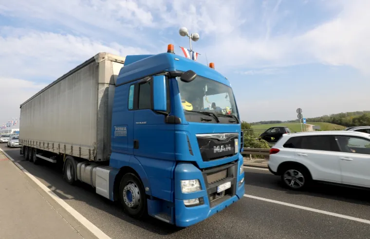 Pogledajte kaos i kolonu od 12 kilometara  na dionici autoceste A2 od čvora Jankomir do čvora Zapre&scaron;ić