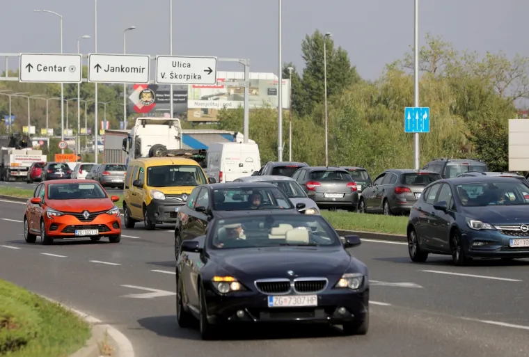 Pogledajte kaos i kolonu od 12 kilometara  na dionici autoceste A2 od čvora Jankomir do čvora Zapre&scaron;ić