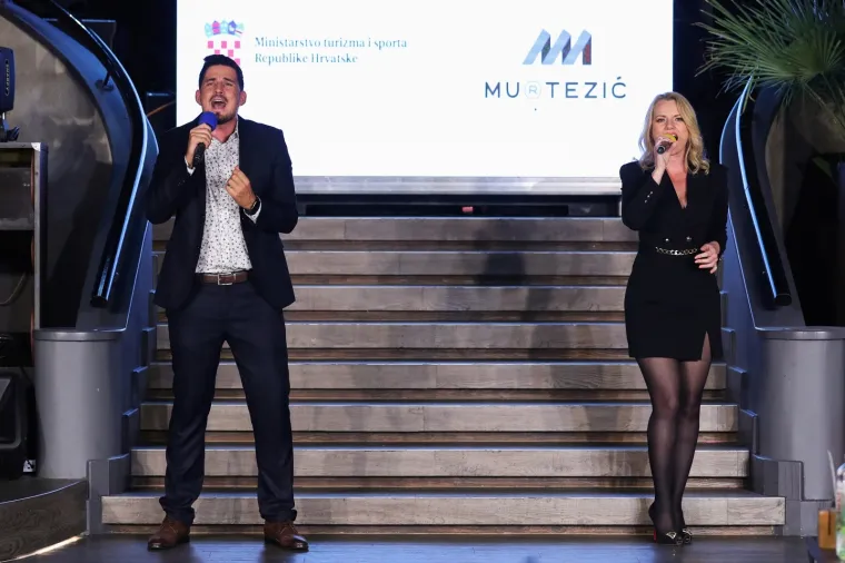 Žestoka konkurencija: Razgolićeni cure i dečki pokazali utrenirana tijela, a oni manje sramežljivi - napravili pravi show