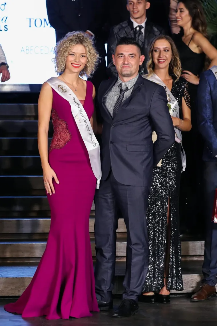 Žestoka konkurencija: Razgolićeni cure i dečki pokazali utrenirana tijela, a oni manje sramežljivi - napravili pravi show