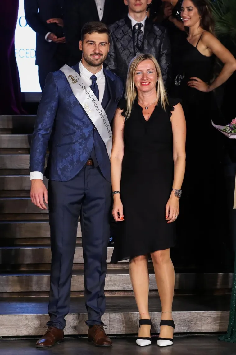 Žestoka konkurencija: Razgolićeni cure i dečki pokazali utrenirana tijela, a oni manje sramežljivi - napravili pravi show