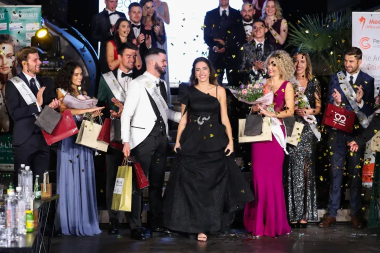 Žestoka konkurencija: Razgolićeni cure i dečki pokazali utrenirana tijela, a oni manje sramežljivi - napravili pravi show