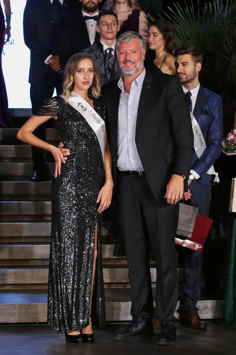 Žestoka konkurencija: Razgolićeni cure i dečki pokazali utrenirana tijela, a oni manje sramežljivi - napravili pravi show