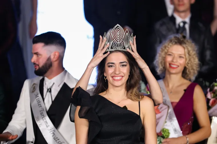 Žestoka konkurencija: Razgolićeni cure i dečki pokazali utrenirana tijela, a oni manje sramežljivi - napravili pravi show