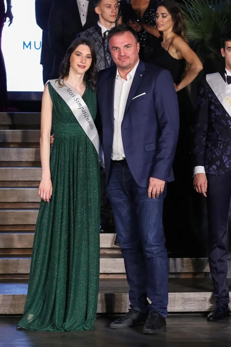 Žestoka konkurencija: Razgolićeni cure i dečki pokazali utrenirana tijela, a oni manje sramežljivi - napravili pravi show