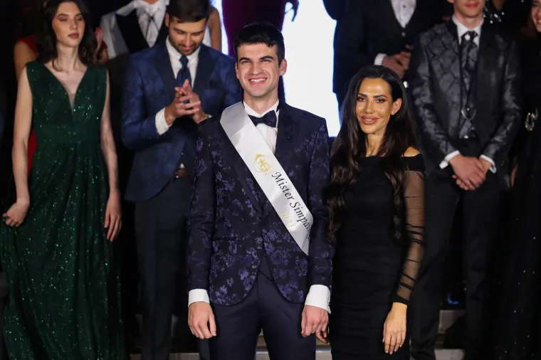 Žestoka konkurencija: Razgolićeni cure i dečki pokazali utrenirana tijela, a oni manje sramežljivi - napravili pravi show