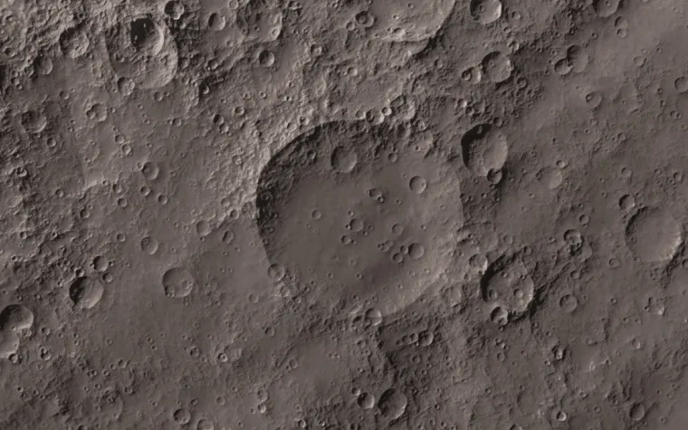 5. Iako se pokazalo da je &apos;Mjesečev kamen&apos;, koji je nakon smrti nizozemskog premijera završio u muzeju Rijksmuseum u Amsterdamu bio okamenjeno drvo, odnosno fosil, postoje na stotine kamenja s površine Mjeseca koji su neovisno potvrdili geolozi. 