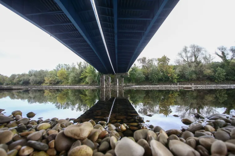 Pogledajte kako izgleda most Sava koji je jučer zatvoren zbog puknuća dva čelična ležaja