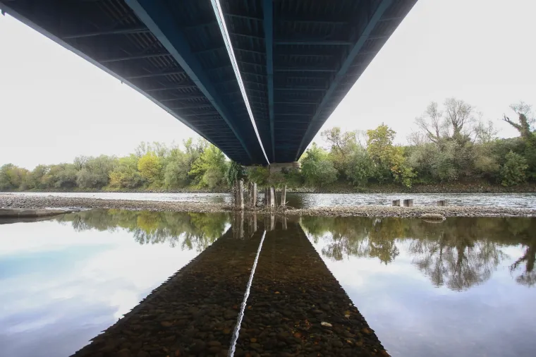 Pogledajte kako izgleda most Sava koji je jučer zatvoren zbog puknuća dva čelična ležaja