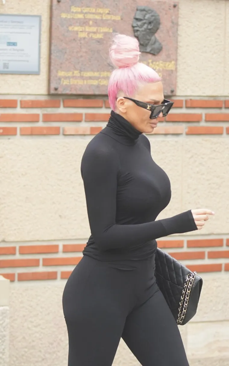 Jelena Karleuša je neutješna: 'Ja ne znam kojom da krenem stranom. Ispred mene bol je puk’o k’o kanjon...'