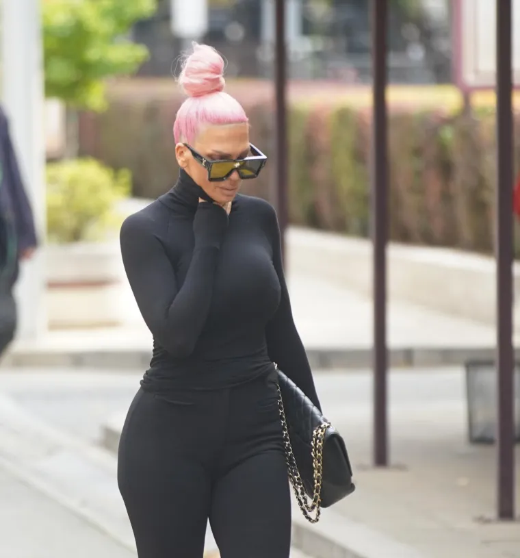 Jelena Karleuša je neutješna: 'Ja ne znam kojom da krenem stranom. Ispred mene bol je puk’o k’o kanjon...'