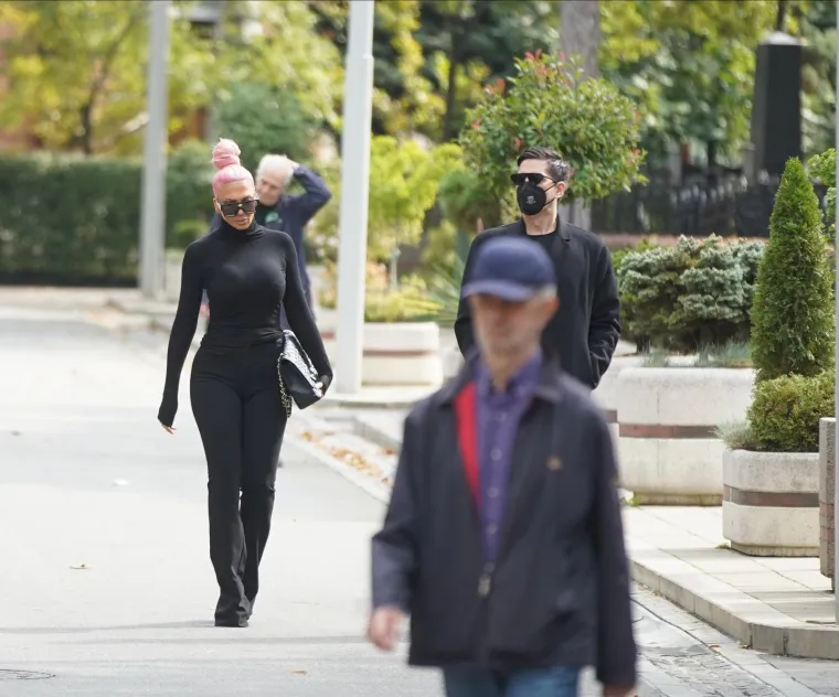 Jelena Karleuša je neutješna: 'Ja ne znam kojom da krenem stranom. Ispred mene bol je puk’o k’o kanjon...'