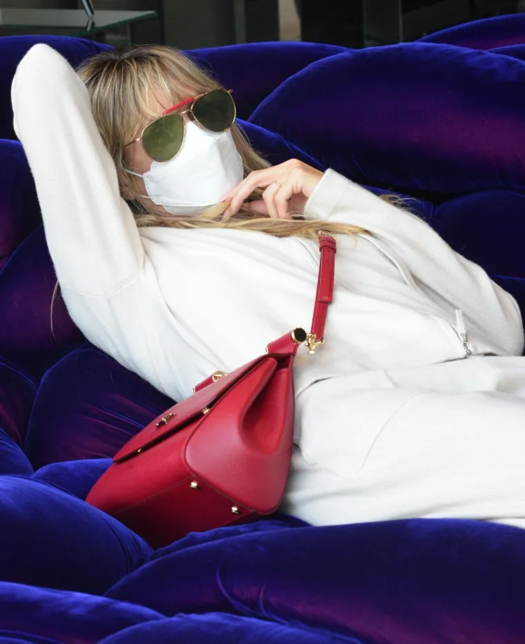 Znate li tko je ovo? Supermodel i jedna od najljep&scaron;ih žena svijeta snimljena dok bira namje&scaron;taj, rijetki bi je prepoznali