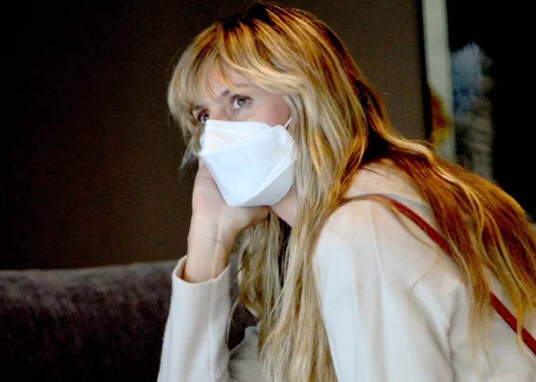 Znate li tko je ovo? Supermodel i jedna od najljep&scaron;ih žena svijeta snimljena dok bira namje&scaron;taj, rijetki bi je prepoznali