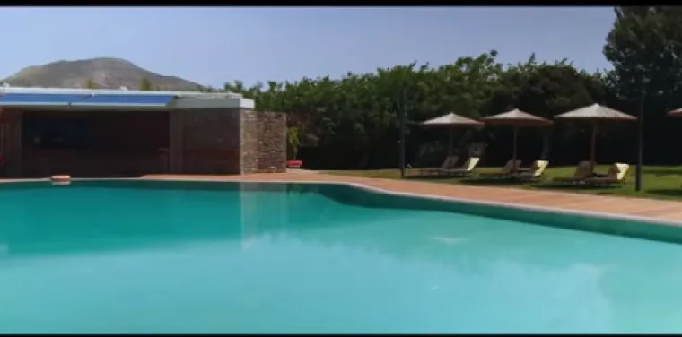 9. The Royal Villa, okolica Atene - 290.000 kuna: Vila ima tri sobe, tri kupaonice, privatnu teretanu, salon za masažu, unutarnji i vanjski bazen. Tu je i batler koji ima vlastitu sobu s posebnim ulazom. 