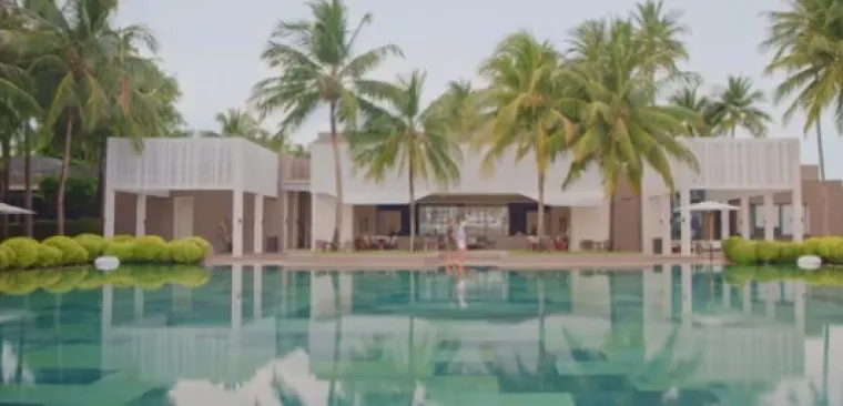 5.  Cheval Blanc Randheli, Maldivi - 323.000 kuna: Otok smješten na Maldivima, usred koraljnog grebena. U cijenu je uključen cijeli tim kuhara pa čak i pijanist.