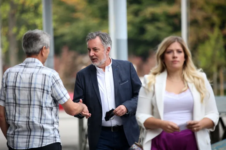 Pogledajte atmosferu i tko je sve do&scaron;ao na Sabor ujedinjenja Hrvatskih suverenista: 'Prebrojavali se zubi', stigao i &Scaron;koro