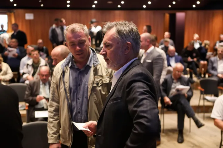 Pogledajte atmosferu i tko je sve do&scaron;ao na Sabor ujedinjenja Hrvatskih suverenista: 'Prebrojavali se zubi', stigao i &Scaron;koro