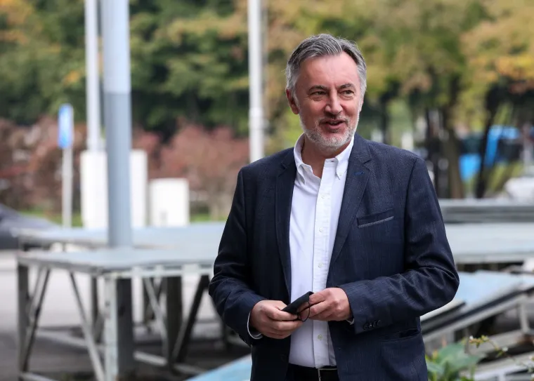 Pogledajte atmosferu i tko je sve do&scaron;ao na Sabor ujedinjenja Hrvatskih suverenista: 'Prebrojavali se zubi', stigao i &Scaron;koro