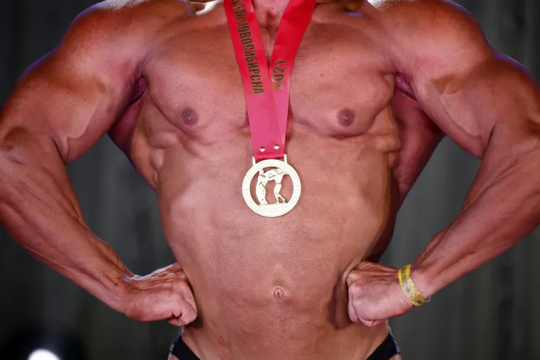 Kladimo se da ne možete dizati više u benču od ovih Ruskinja