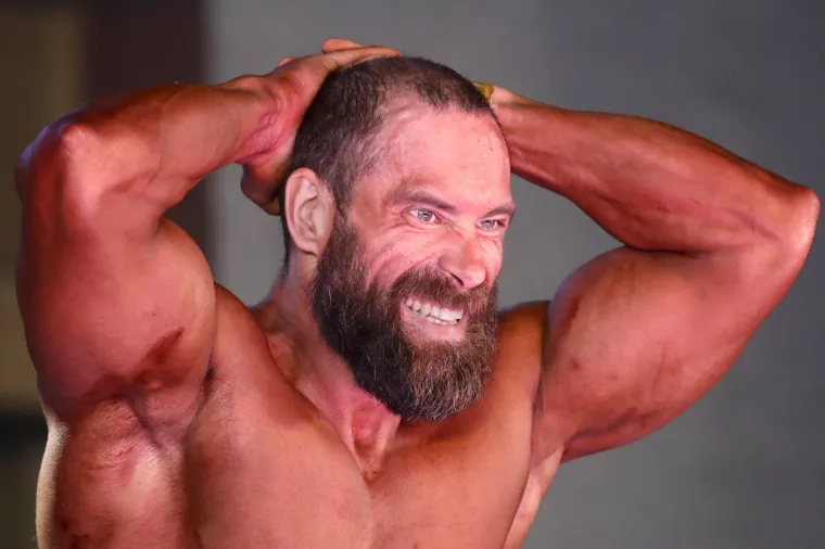 Kladimo se da ne možete dizati vi&scaron;e u benču od ovih Ruskinja