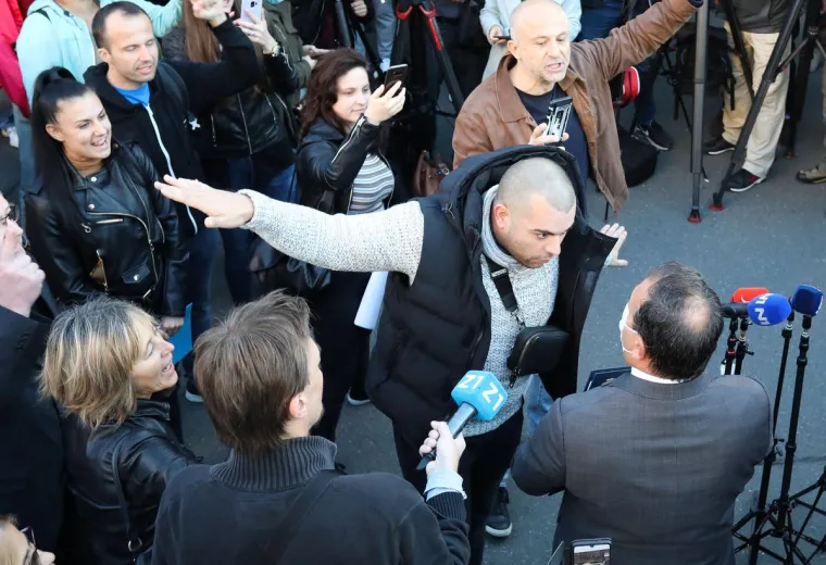 Kaos ispred KBC Zagreb. Pozvali policiju. Bero&scaron;: 'Ispričavam se'