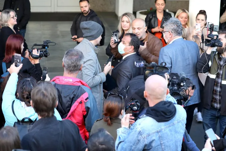 Kaos ispred KBC Zagreb. Pozvali policiju. Bero&scaron;: 'Ispričavam se'