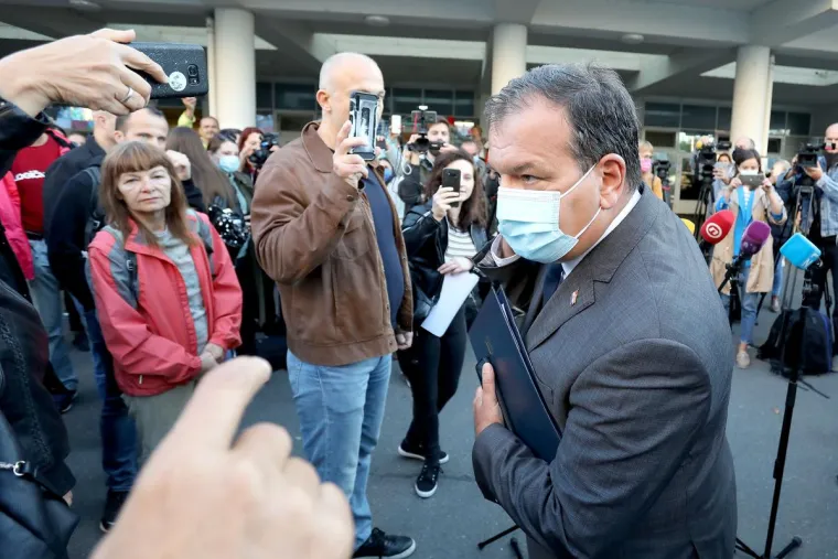 Kaos ispred KBC Zagreb. Pozvali policiju. Bero&scaron;: 'Ispričavam se'