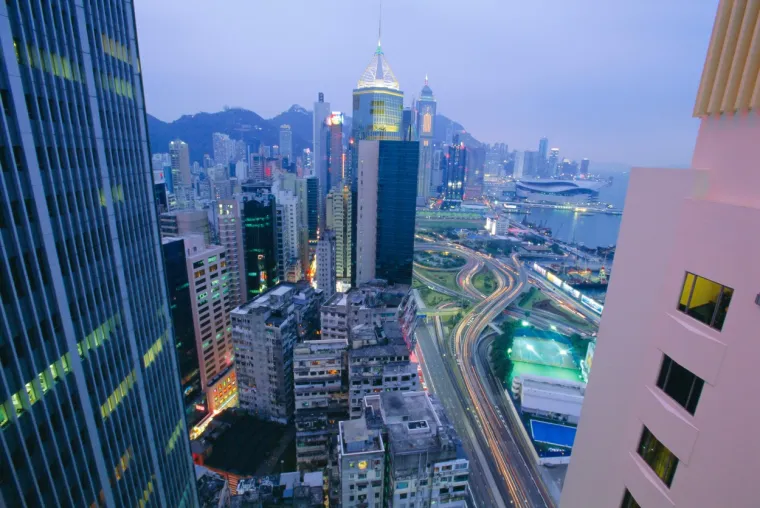 2. Hong Kong: Kineski velegrad zauzeo je drugo mjesto ponajprije zbog visokih cijena stanova i kuća. One su ostale među najvišima u svijetu iako su lani ponešto pale zbog pada potražnje, pandemije koronavirusa i političke nestabilnosti.