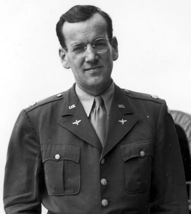 4. Glenn Miller: Glazbenik poznat u 1930-ima i 1940-ima pridružio se u Drugom svjetskom ratu američkim zračnim snagama. No, povremeno je i dalje održavao koncerte pa je tako u prosincu 1944. krenuo na let za Pariz gdje je trebao svirati savezničkim trupama. Mali zrakoplov letio je iznad Engleskog kanala i nakon toga više nikad nije viđen. Moguće je da se srušio, ali dosad ga nisu našli.