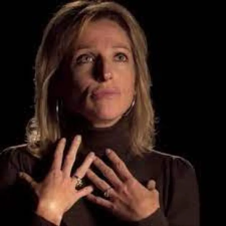 7. Jennifer Morey, u travnju 1995. spremala se na počinak. Odjednom je postala svjesna da nije sama u krevetu, a napadač joj je smjesta stavio nož pod grlo. Počela je vrištati, a napadač joj je ponavljao da zašuti. Pritom ju je oslovljavao imenom, no ona nije prepoznala glas. Opirala se, no na koncu joj je prerezao grkljan i pobjegao iz stana. Morey ne samo da je čudom preživjela nego je uspjela ukucati broj policije koja je brzo došla na mjesto događaja. Ispostavilo se da je napadač bio čuvar stambenog kompleksa. 