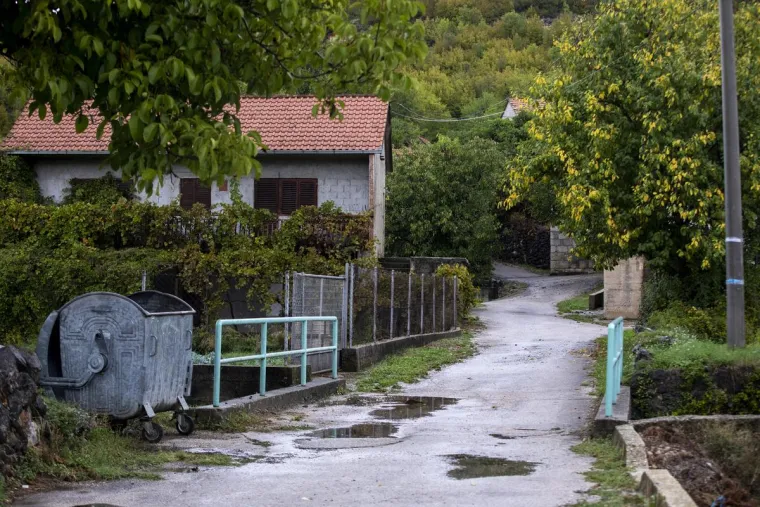 Jak potres &scaron;okirao Dalmaciju: Pogledajte kako danas izgleda mjesto Jabuka kod Trilja u blizini kojeg je bio epicentar