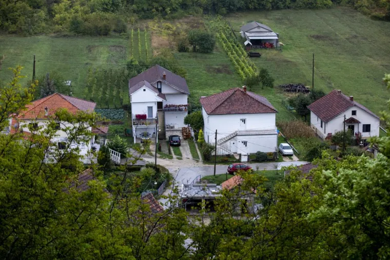 Jak potres &scaron;okirao Dalmaciju: Pogledajte kako danas izgleda mjesto Jabuka kod Trilja u blizini kojeg je bio epicentar