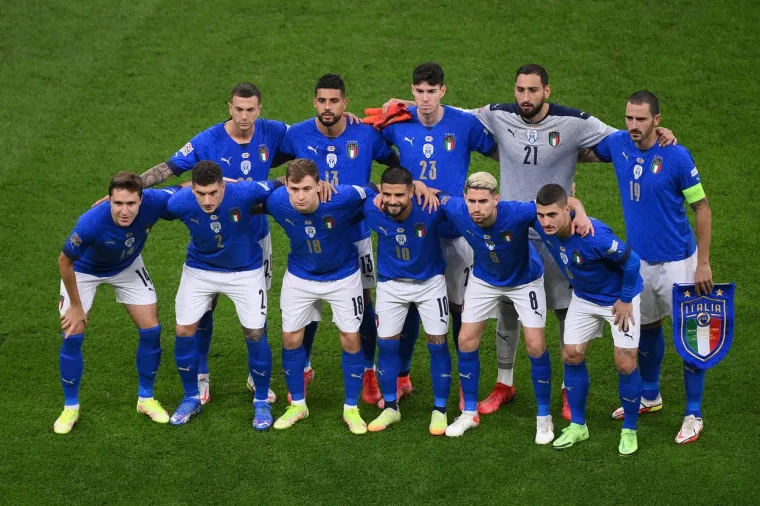 Talijanska nogometna reprezentacija osvojila je Europsko nogometno prvenstvo i to je jedna od najvećih sportskih priča iz 2021. godine. Talijani su imali iskusnu, prekaljenu momčad koju je idejno vodio izbornik Roberto Mancini, koji je zaista uigrao Talijane te im je to omogućilo da osvoje naslov prvaka. 