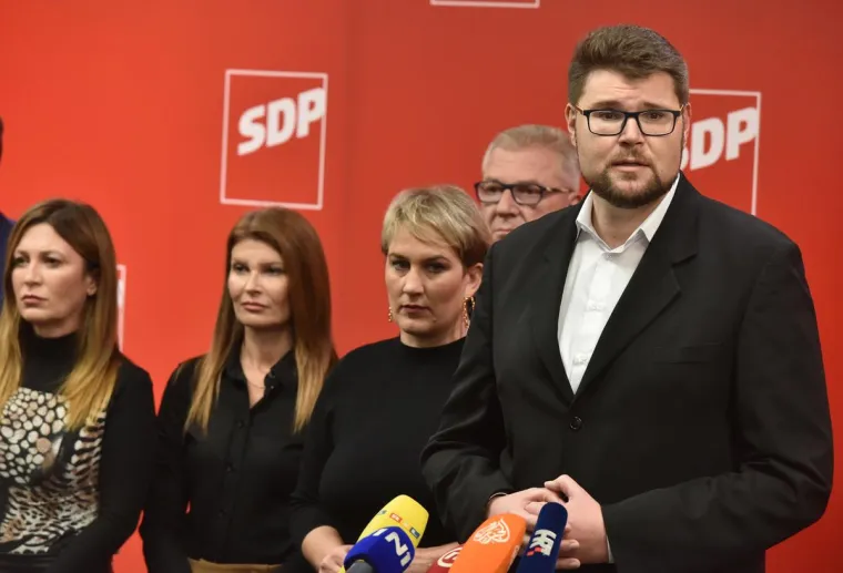 Grbin izbacio Bernardića i još šestero članova iz SDP-a