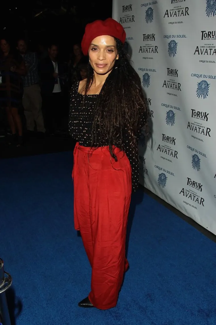 Šest tjedana nakon što su na Instagramu otkrili da su se odlučili razići, Lisa Bonet i njen suprug Jason Momoa, odlučili su ponovno pokušati. Momoin neimenovani prijatelj otkrio je da su se predomislili te da ponovo žive zajedno. Ipak, prije Momoe ljubila je još jednog zgodnog frajera.