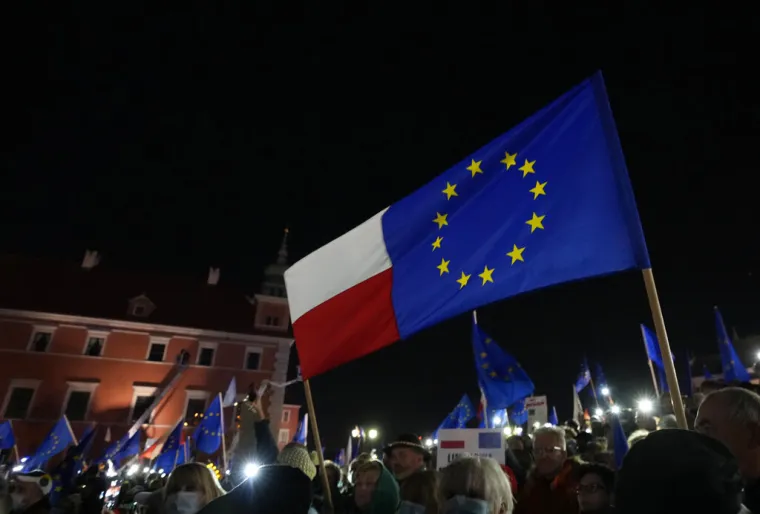 Deseci tisuća Poljaka iza&scaron;li su na ulice kako bi branili članstvo svoje zemlje u Europskoj uniji