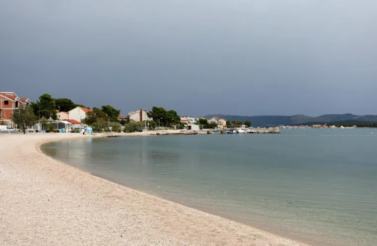Donedavno je sve vrvjelo turistima, a sada...: Kiša, bura i hladnoća ispraznile hrvatsku obalu