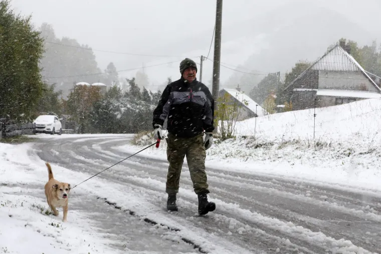 Pao je prvi snijeg ove sezone: Pogledajte fotografije iz Gorskog kotara