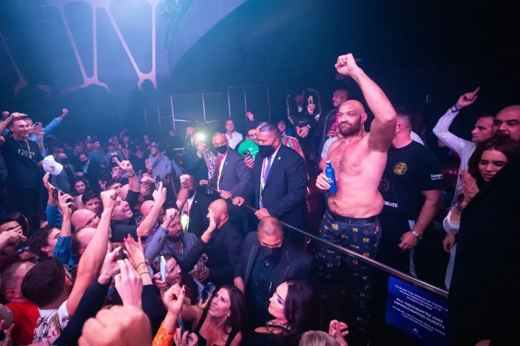 Nokautirao Wildera i onda održao vjerojatno najluđi tulum ikad. Pogledajte s kim je Fury partijao do jutra i gdje je završio