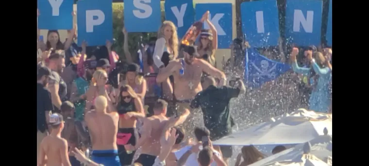 Nokautirao Wildera i onda održao vjerojatno najluđi tulum ikad. Pogledajte s kim je Fury partijao do jutra i gdje je završio