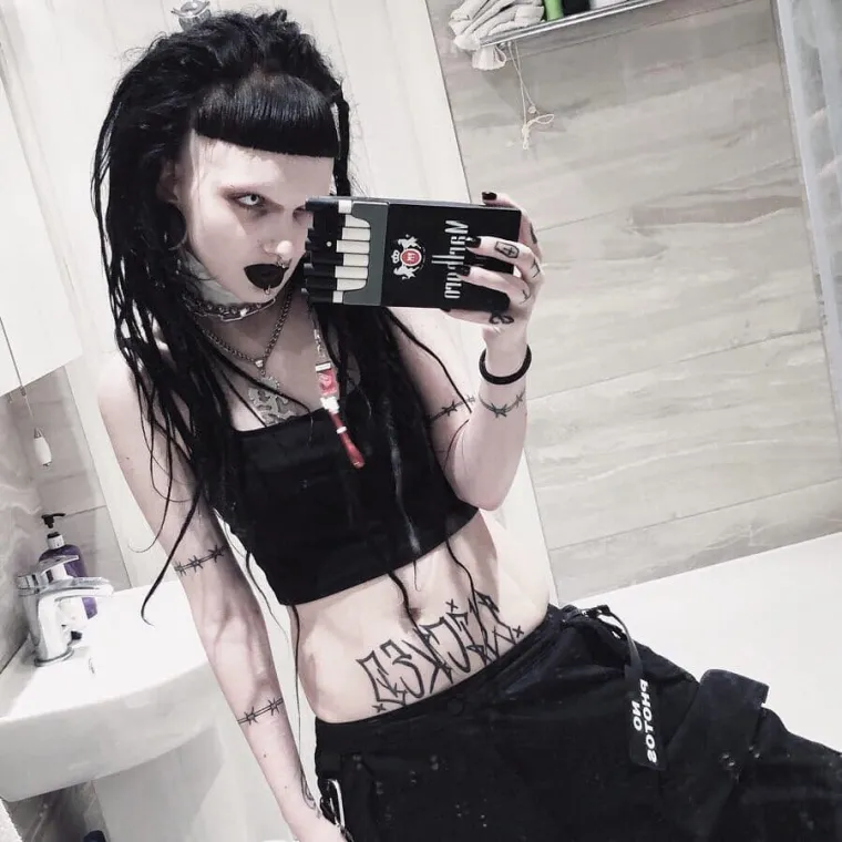 &quot;Probala sam jedanput i dosta&quot;, kazala je djevojka koja inače inspiraciju pronalazi u takozvanom nu metalu, gotici i demonskim opsjednućima iz filmova.