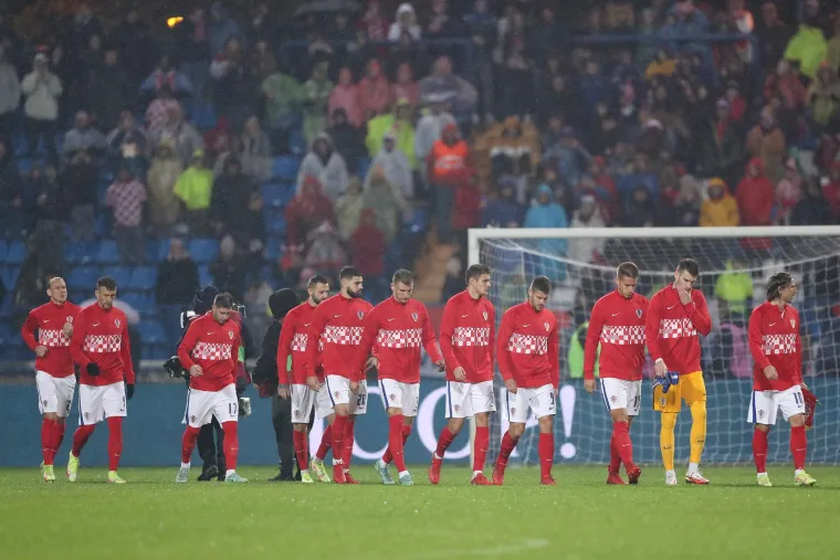 Iako su kiksali, možemo i moramo biti ponosni na ovakve prizore zajedništva: Glavu gore Vatreni, vjerujemo u vas