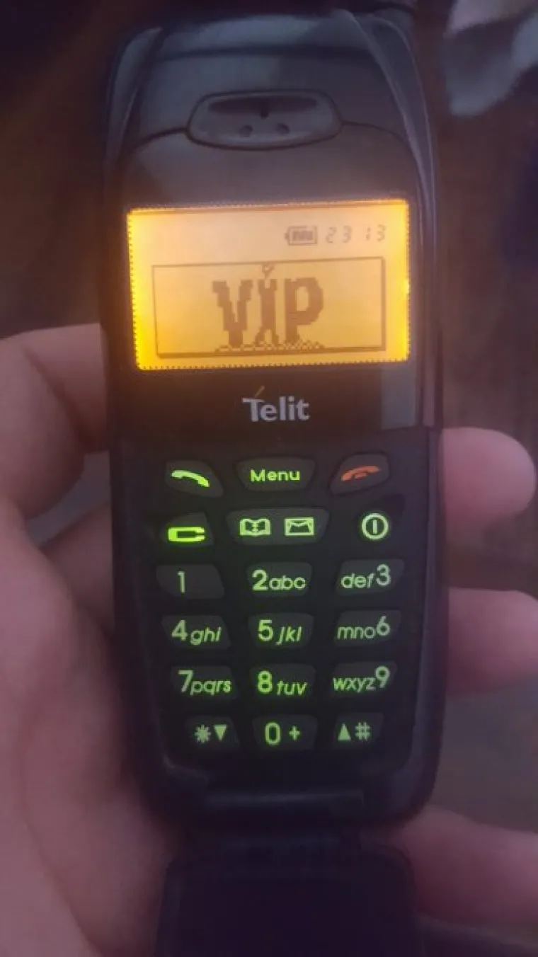 4. Telital: Prodavali su ga u paketima tadašnjeg Vipneta. Mobitel potpisuje kompanija iz Trsta, a proizvodili su ga u pogonu koji je 1999. otvoren u Novoj Gradiški. Nije bio previše popularan na našem tržištu. Prednost mu je bila niska cijena, a nedostatak kratko trajanje baterije.