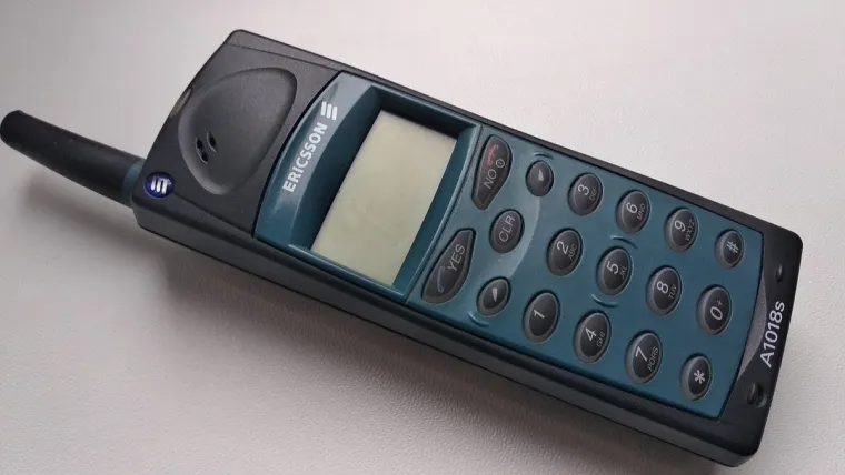 9. Ericsson A1018s: Još jedan od legendarnih modela švedskog proizvođača. Imao je relativno visoku cijenu, ali govorili su da mu je takva i kvaliteta.