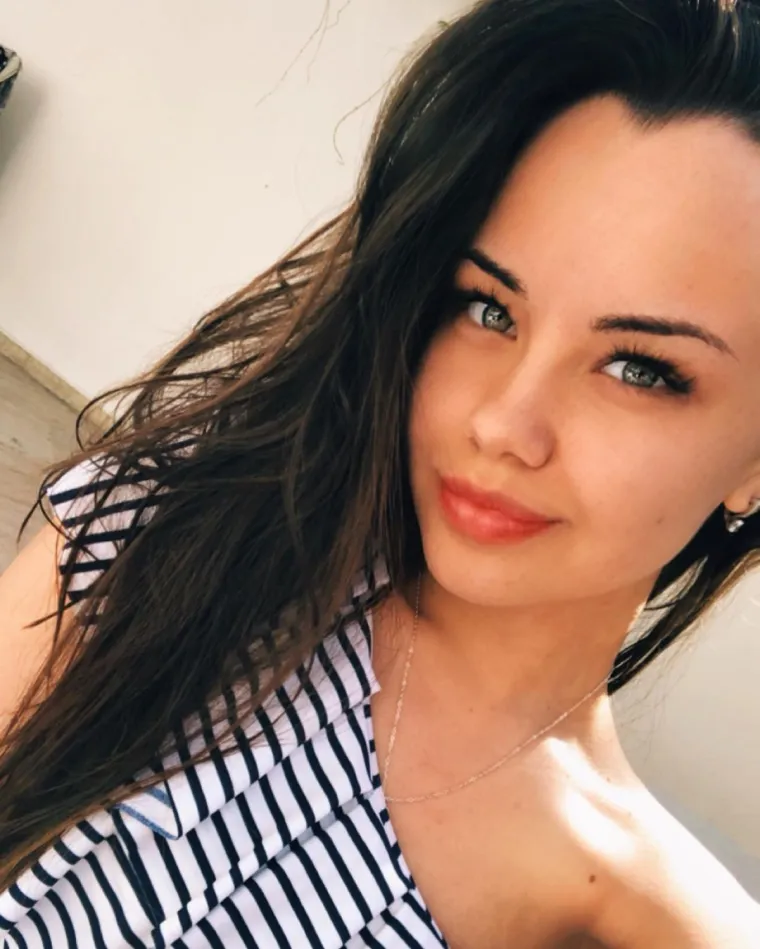 Inače je podrijetlom iz Urgenča, smje&scaron;tenog gotovo tisuću kilometara od Ta&scaron;kenta, a od treće godine bavi se plesom.