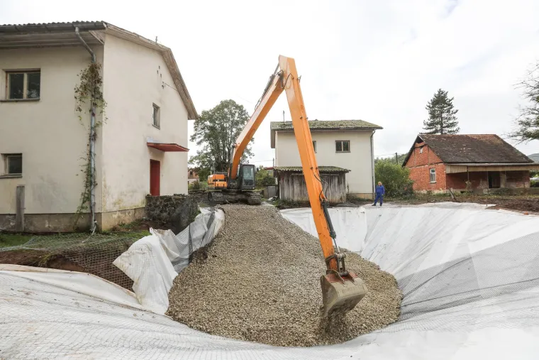 Na Banovini je počela sanacija vrtača: Radovi će trajati 30-tak dana, a ko&scaron;tat će 350 tisuća kuna